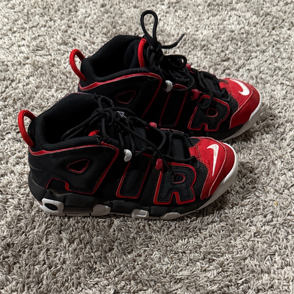 Nike boys shoes 5Y